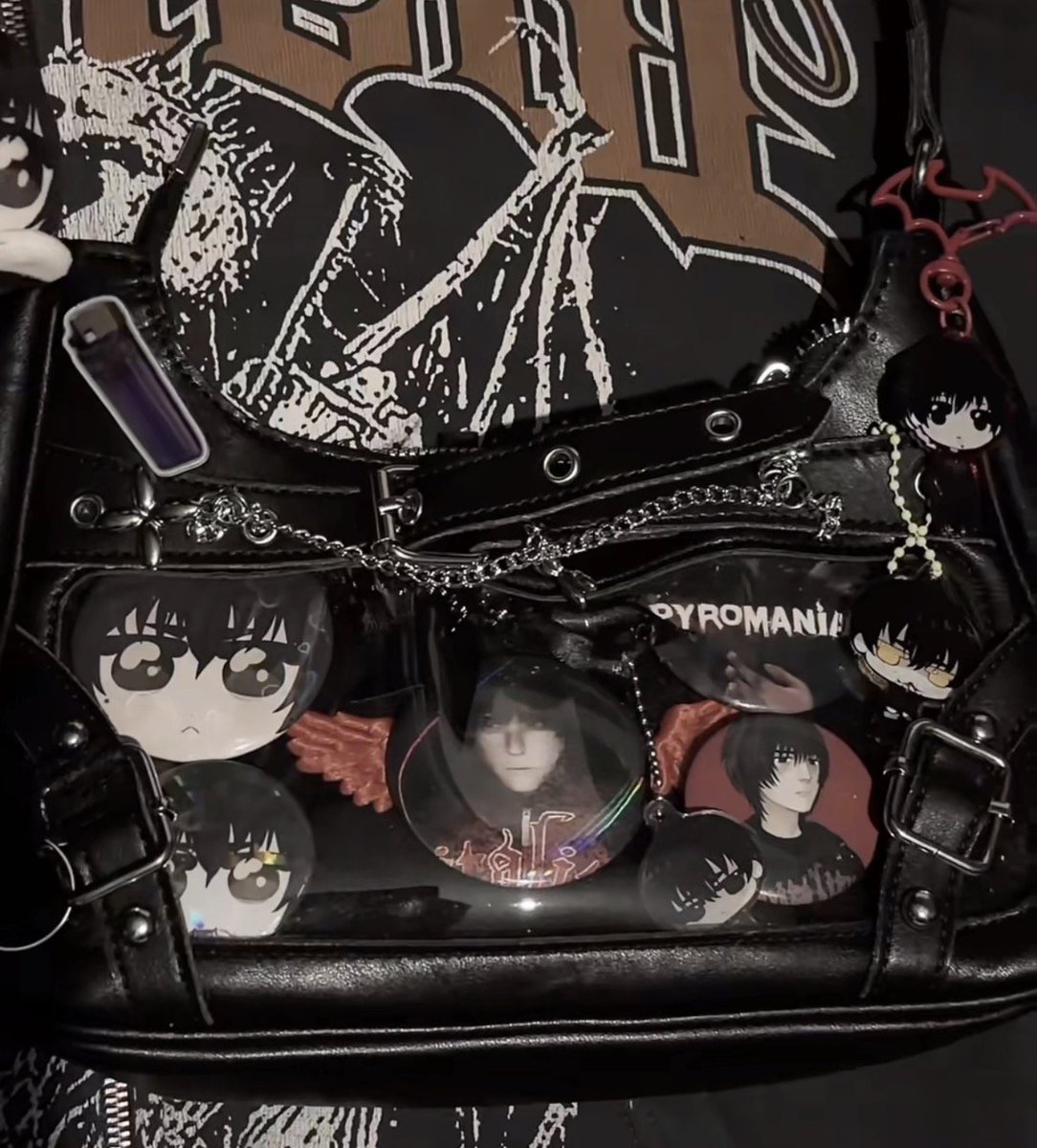bunnynikolas's tweet photo. i just realised i never posted my ita bag here....!! I need to remake it since my insert ended up too big for the bag and now it looks weird T__T #nikolasrendl #pyromaniac https://t.co/t2wjPD3i1M