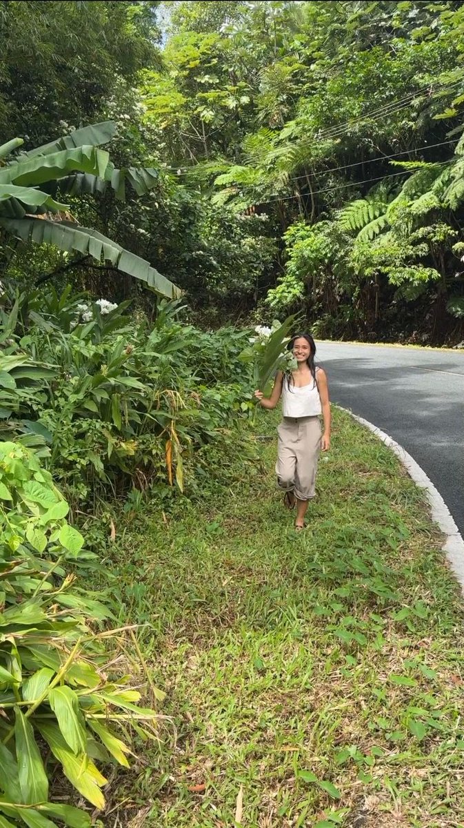 mangomeditating's tweet photo. The moment I realized I was truly rich: 

6 months after I moved into the mountains, I went back to VN to visit my family. The first 3 weeks I was very sick. There was no fresh air to breath. My respiratory tract was badly inflamed. 

One night, while poking my head out the https://t.co/joQB3ERIXb
