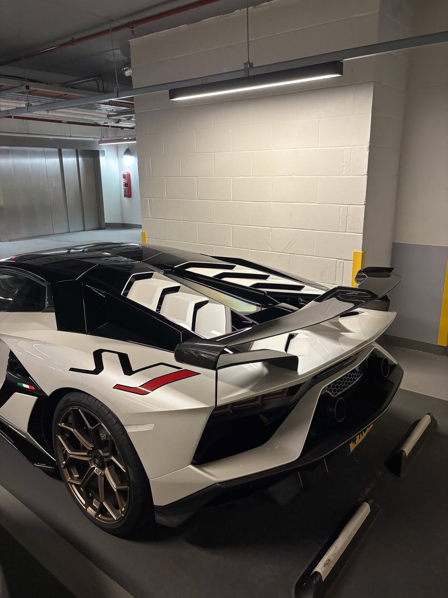 CarCultureCC's tweet photo. Lamborghini Aventador SVJ https://t.co/MRQz4ZEloD