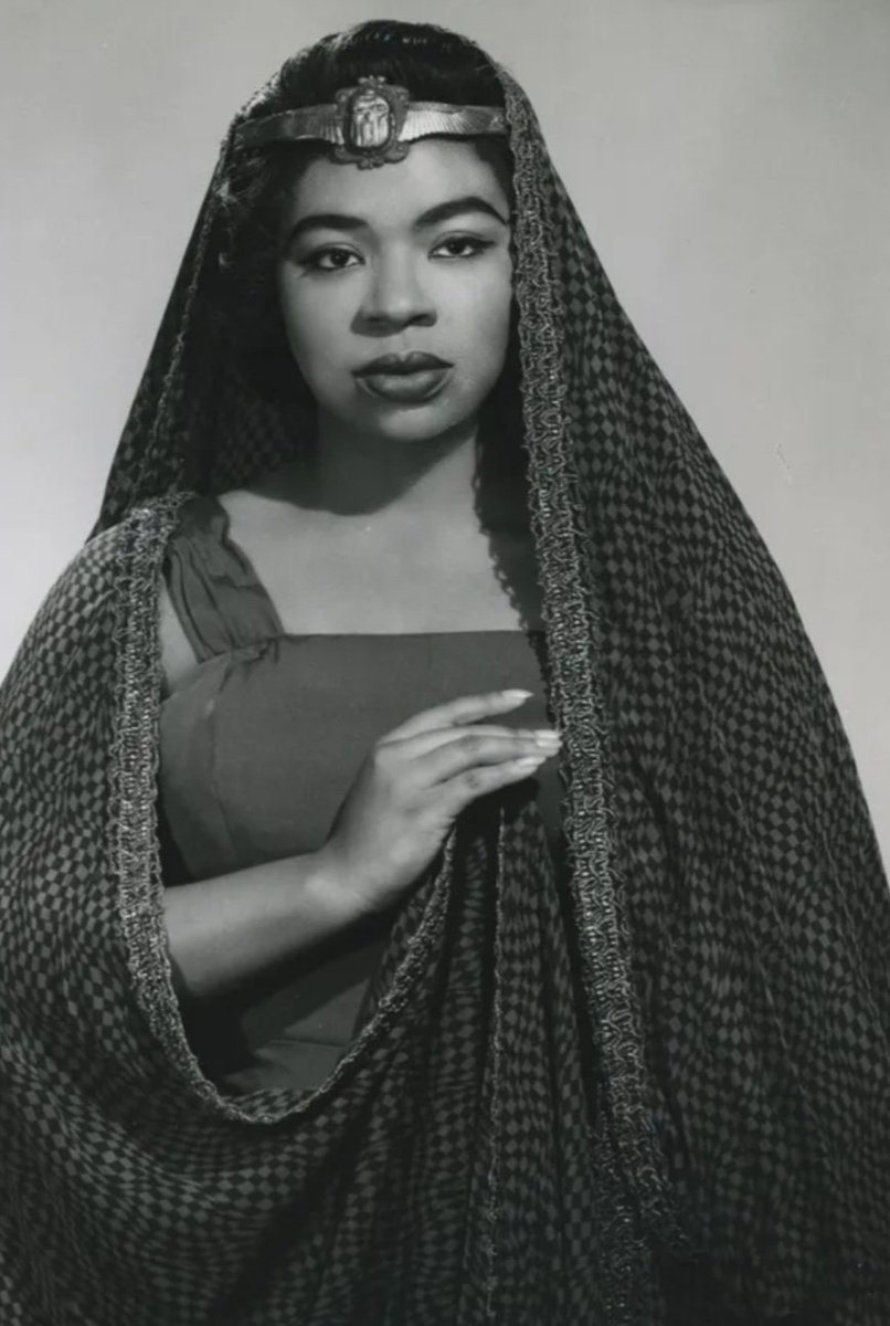 Life44's tweet photo. R.I.P Martina Arroyo 
#Operasinger
#Artist
#Pioneer 
#MartinaArroyo https://t.co/8i3kChf2By