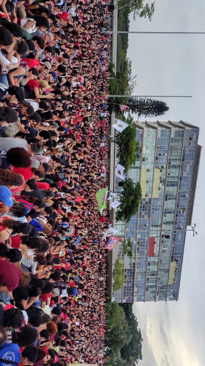 GahloFrida's tweet photo. UFMG agora! Senta o dedo e espalha! Censura não! https://t.co/y8DFnDXPGj