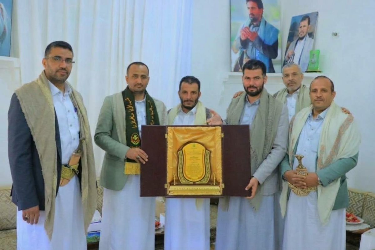 taha_jarran2's tweet photo. الهيئة العامة لرعاية أسر الشهداء تكرم أسرة الشهيد الجهادي الكبير الفريق الركن محمد عبدالكريم الغماري "رضوان الله تعالى عليه" https://t.co/67ZWgwFkMy