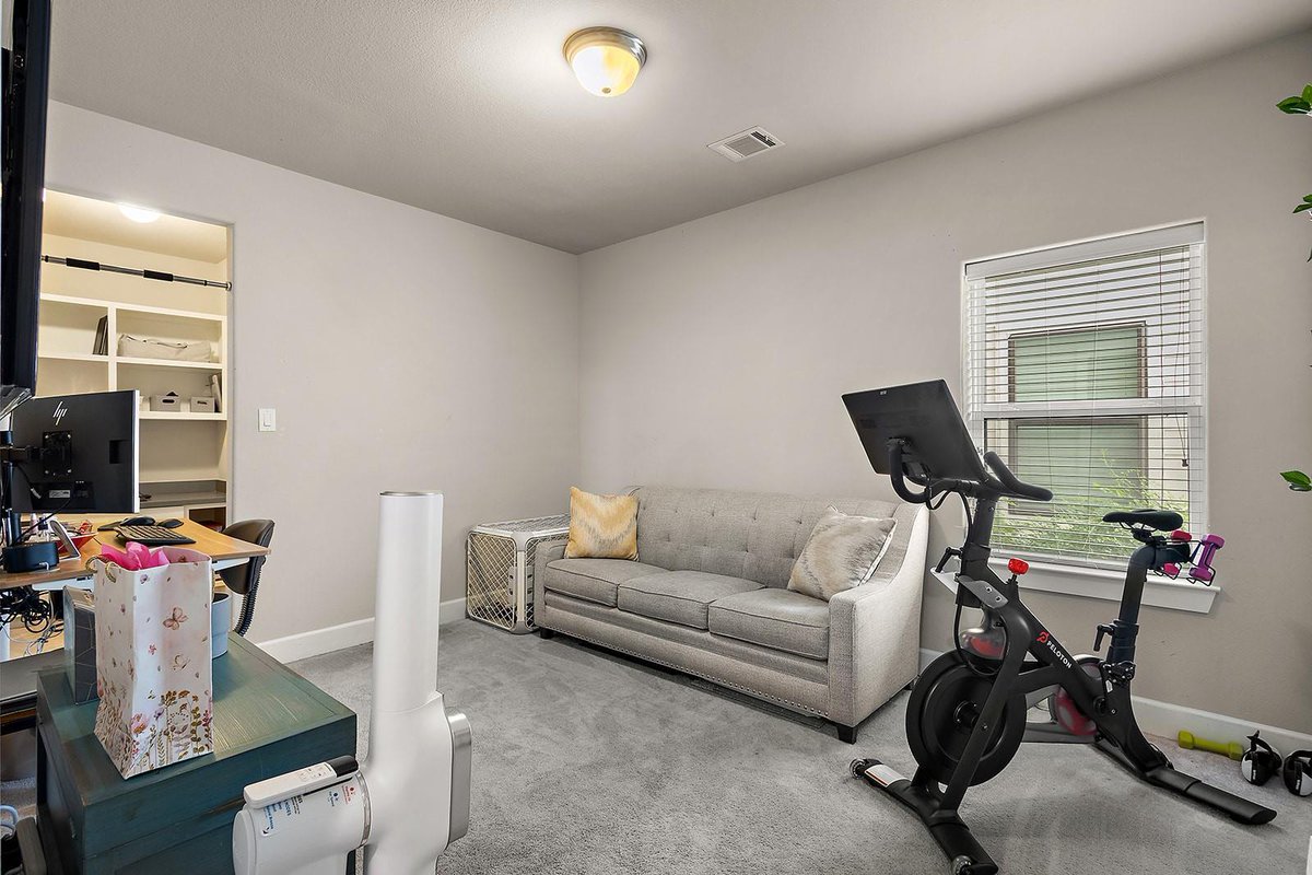 mrsmartinez32's tweet photo. Who do you know that might be interested in this home?
#yourgirlrealestate #yourrealtor #helpfulagent #alwaysatyourservice #contactmetoday https://t.co/iLSqGsMn7p