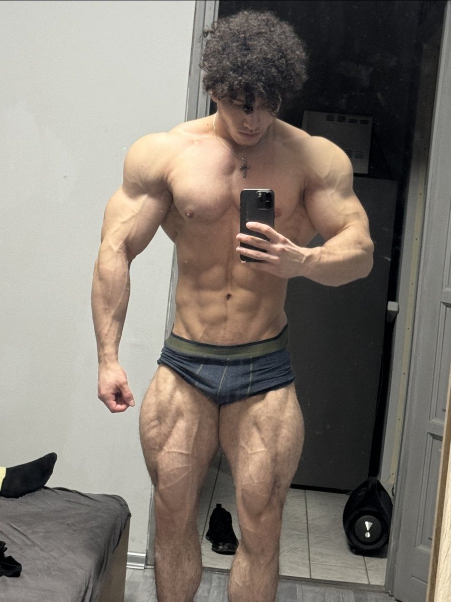 Aaronaeofficial's tweet photo. Feel my supremacy on my secret page😈💪 https://t.co/M5M6f3nDoV