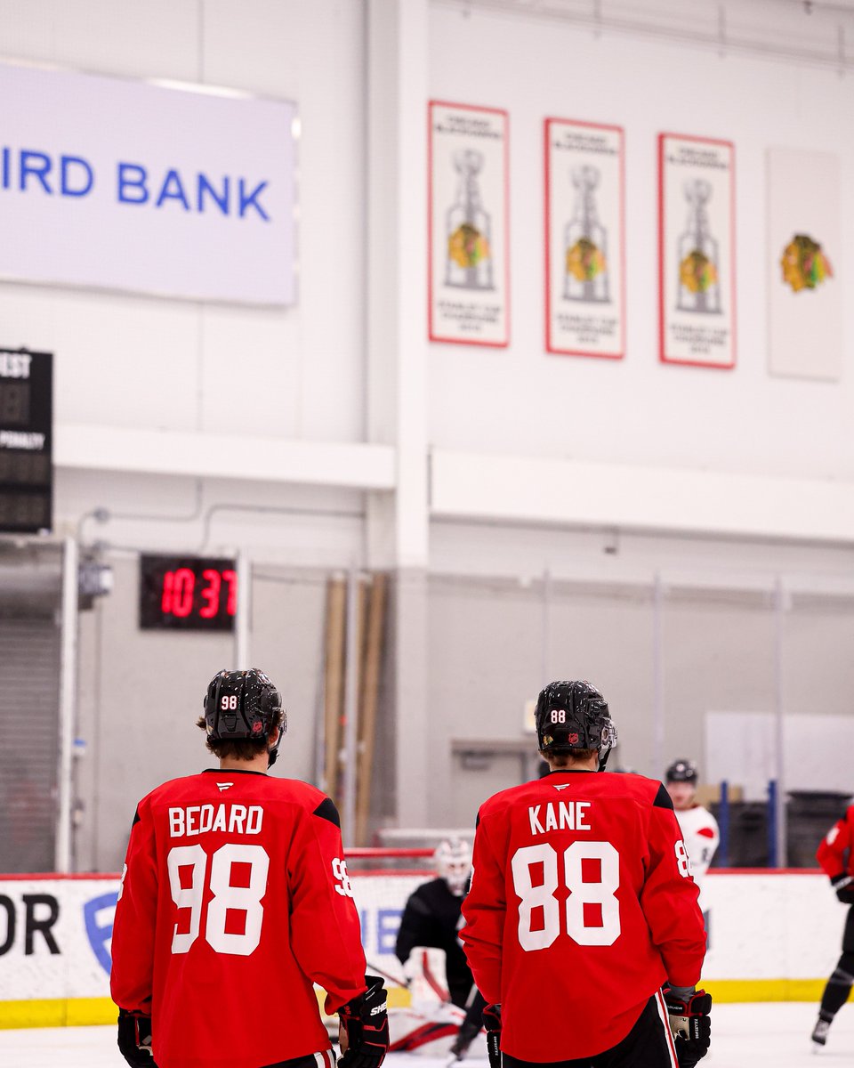 NHLBlackhawks's tweet photo. the theme is: 𝒅𝒖𝒐𝒔 https://t.co/KfvQnciJ0V