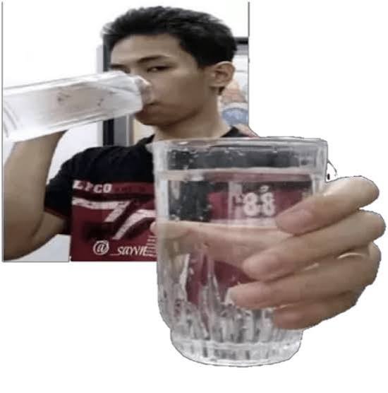 RamelaDivya's tweet photo. Have some water....must be tired of criticizing @emingunenc_  #arafta #EminGünenç #emsu https://t.co/6uiwlcoSNl