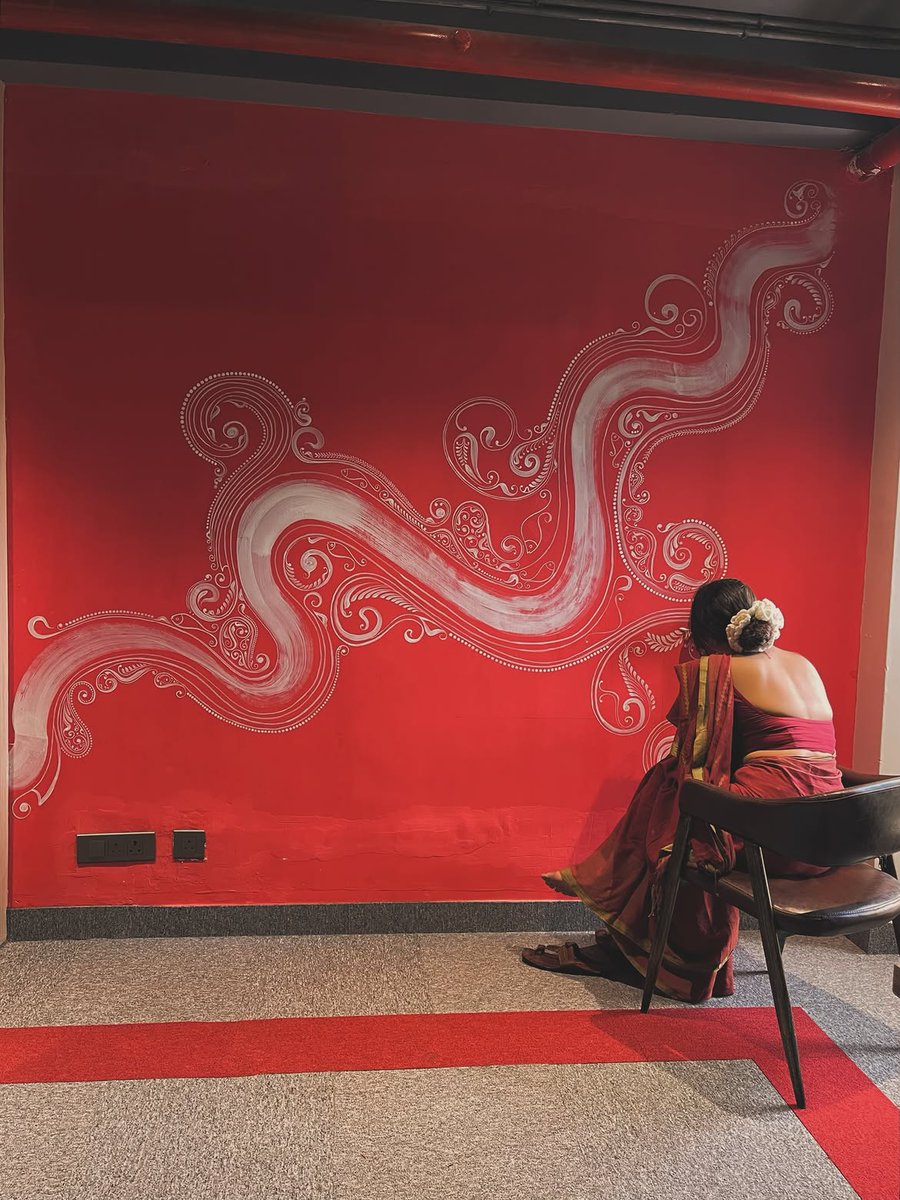 namastefirst's tweet photo. this kolkata artist &amp; her alpona canvas 🥀 https://t.co/5zislcljfw