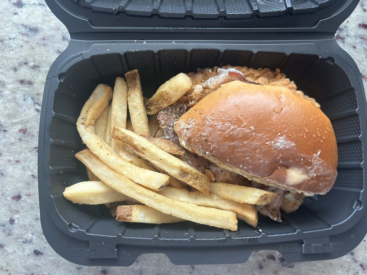 SweetlyByokui's tweet photo. Omad!! This is what I had for dinner’s night when I ate out w my friends. It’s like 575 cals!! (Whole thing was 1,150 cals but I ate one half for dinner last night and the other for td!) https://t.co/cN6qxmVRBl