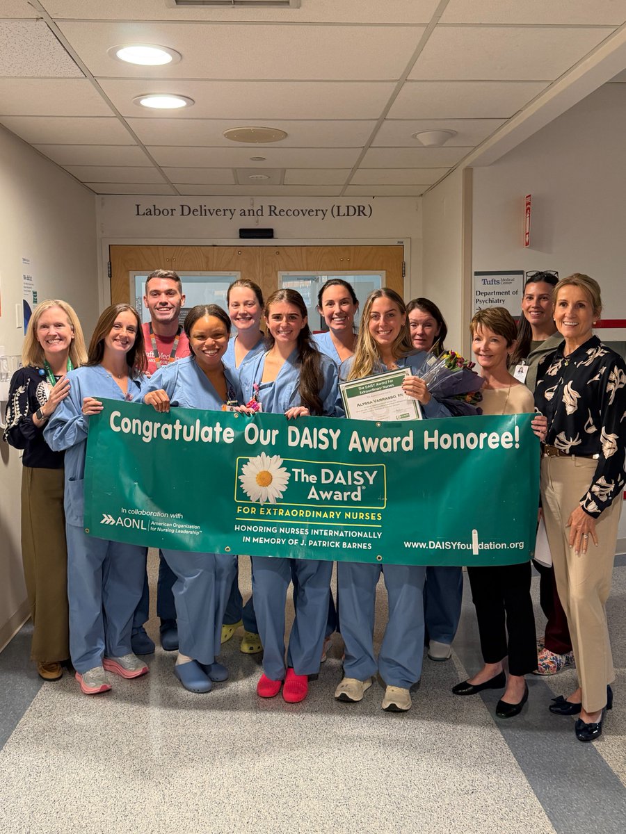 TuftsMedicalCtr's tweet photo. Congratulations to Alyssa Varrasso, RN, on receiving the @DAISY4Nurses Award. A patient’s family recognized Alyssa for the compassion and reassurance she provided throughout labor and delivery, helping the patient feel safe and cared for during an emotional experience. https://t.co/yUTUYI6wLg