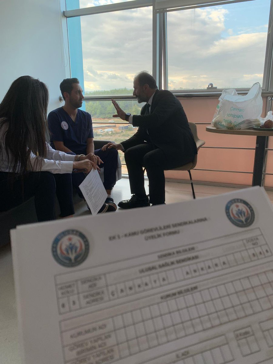 furkanozubek's tweet photo. 📍 Antalya Şehir Hastanesi

Ulusal Sağlık-Sen Genel Merkezi olarak Antalya Şube Yönetimimizle birlikte sağlık çalışanlarımızı görevleri başında ziyaret ettik. Sahada yaşanan sorunları, beklenti ve talepleri doğrudan dinledik; hak mücadelemizi ve sendikal çalışmalarımızı anlattık.

Ziyaretimizde tercihini Ulusal Sağlık-Sen’den yana kullanarak aramıza katılan çalışma arkadaşlarımızla gücümüze güç kattık. Bizlere duydukları güven ve gösterdikleri samimi ilgi için her birine teşekkür ediyoruz.

Bizim için her üyelik, sahip çıkılması gereken bir güven ve yerine getirilmesi gereken bir sorumluluktur. Sağlık ve sosyal hizmet çalışanlarımızın hakkını savunmak, sesini duyurmak ve çözüm üretmek için sahada olmaya devam edeceğiz.

Birlikte büyüyor, birlikte güçleniyoruz. Emeğin olduğu her yerde Ulusal Sağlık-Sen var! 
@dincerilbogaa @mstfatp @Glrklss @mhmtcmlhmdr @MeryemAvc53 @ArzuArzu562267 @PrmAhmetYigit @ErcanTiryaki07 @ozguryetkin07 @KubraaaDogannn @serhat_aba065 @UlusalSaglikSen