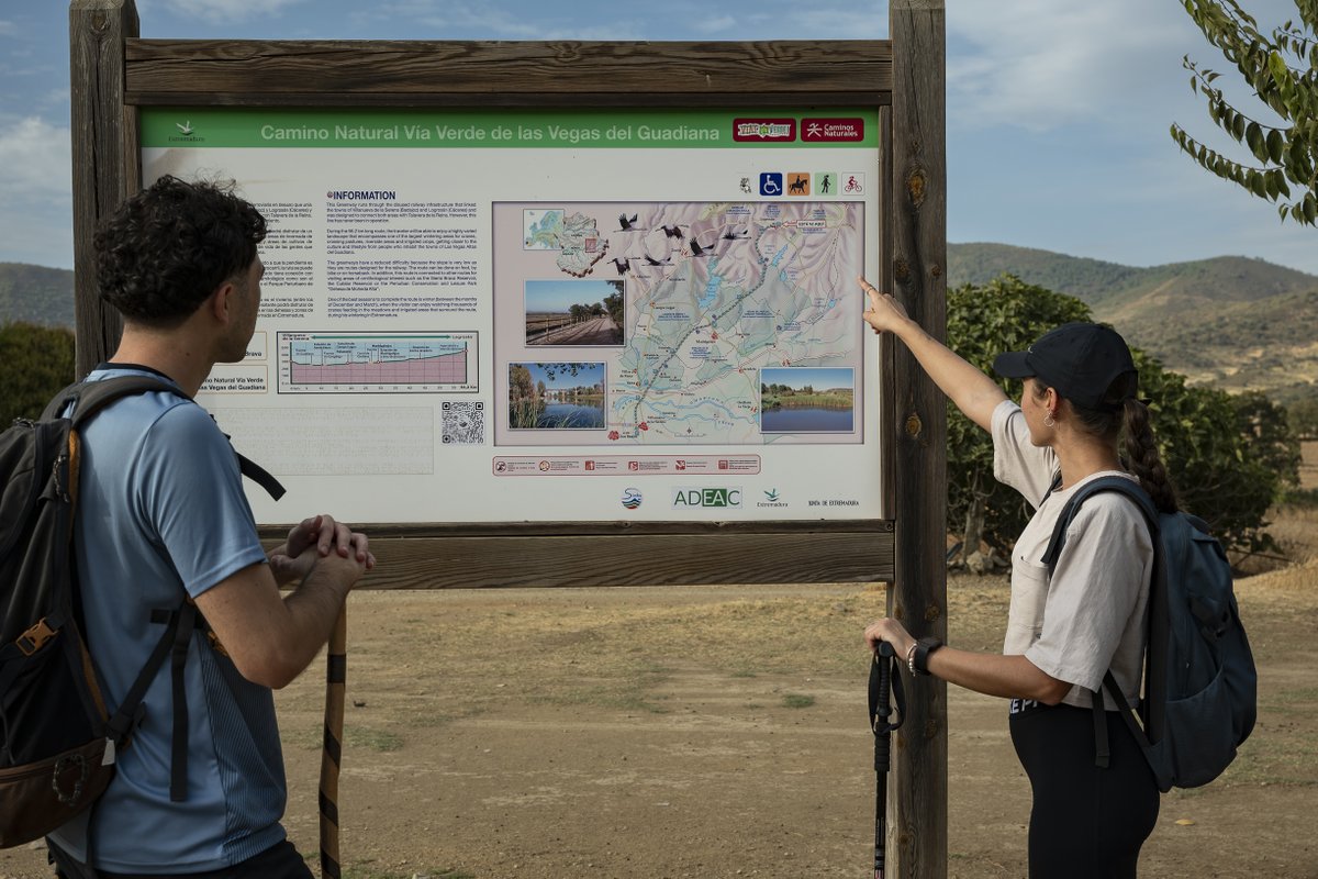 extremadura_tur's tweet photo. 🟢 ¿Sabías que en #Extremadura hay 4 Vías Verdes? La Plata, Monfragüe, Vegas del Guadiana y La Jayona.

🥾🚲 Para recorrer a pie o en bicicleta, a tu ritmo.

👨‍👨‍👦‍👦 Con amigos, familia, pareja... ¡Vente! ¡El #otoño es una época ideal para disfrutar de sus paisajes y recursos! 🍁 https://t.co/VZCy8uUmjs
