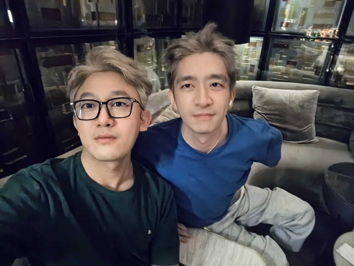 hsyouyou's tweet photo. 新头。
眼神都更亮了！
今天真的是 #蓝朋友 了！
#真诚关注不取关
#如有遗漏可以踢我 https://t.co/Fs7yg2xl36