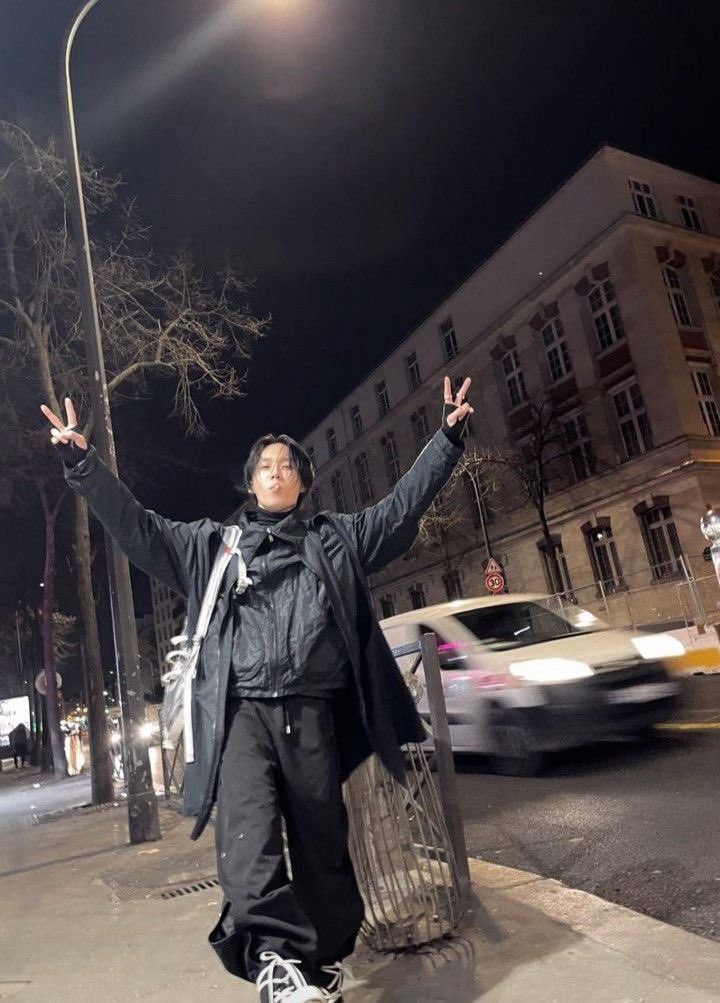 11dawnbad's tweet photo. fotki ze spaceru, ktory bardzo mnie zainspirowal wiec siedze teraz w studiu.. chetnie jednak popisze z wami wiec widzimy sie w dm!! https://t.co/wMszdfaPpR