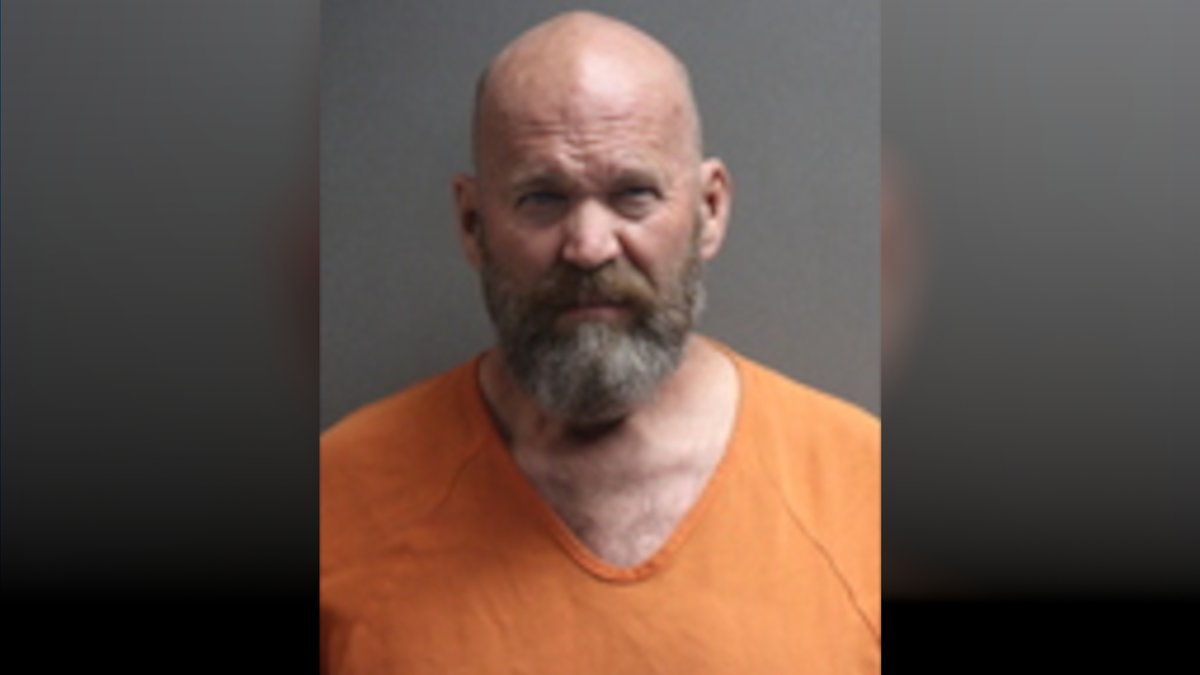 KSNLocalNews's tweet photo. A Parsons man who barricaded himself inside a sober living and recovery home and threatened to kill himself is now safe and in custody. https://t.co/vE4aTQFJmH