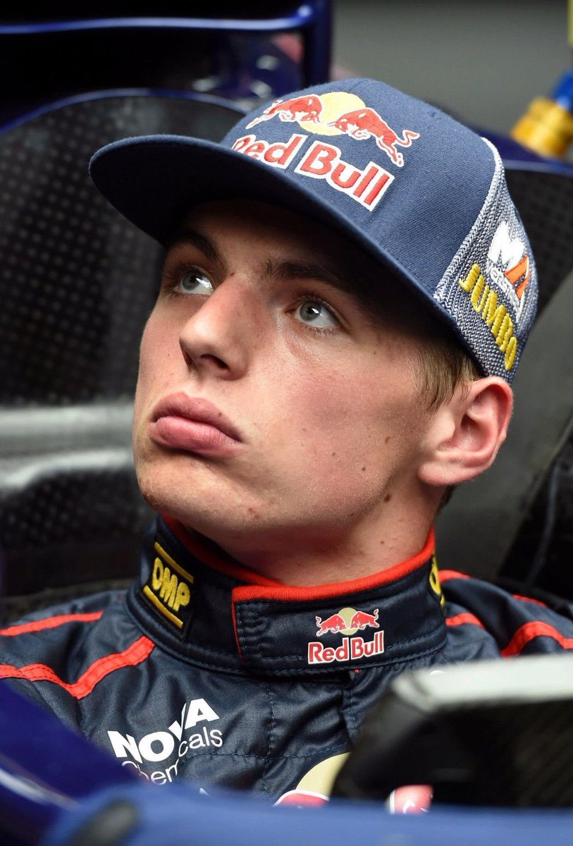 verstappennt's tweet photo. max verstappen y el misterio de porque siempre que se pone ESA gorra parece rookie https://t.co/nklO1YwuY9