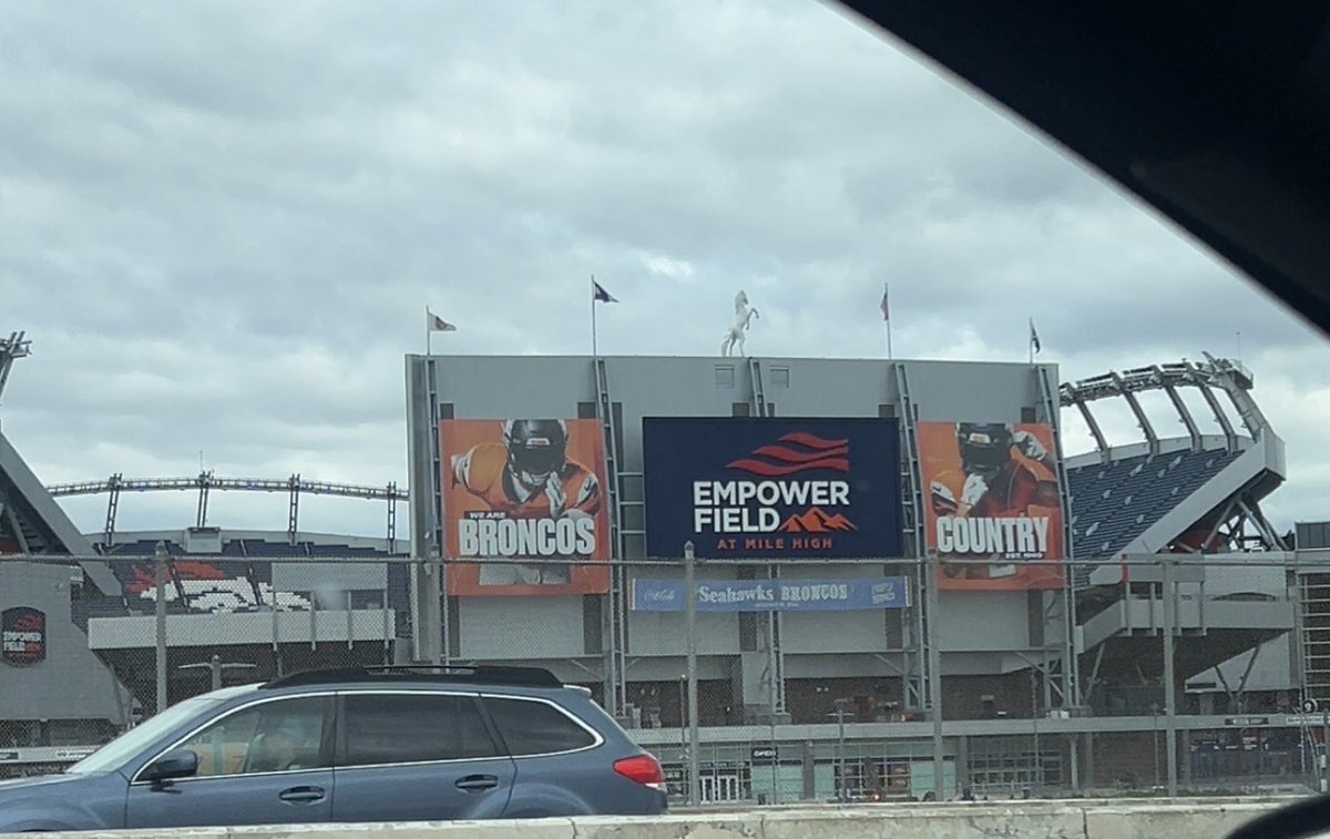 sadcatgif's tweet photo. so close i can smell bo nix’s sweat https://t.co/d6l2rRQdRk