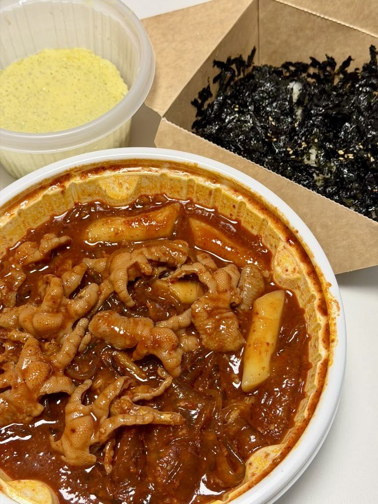 iloveforeverye's tweet photo. 닭발 먹고 계란찜 먹고 주먹밥 먹고 닭발 먹고
이 순서면 영원히 먹을 수 있는 거 알아? https://t.co/72UM0PyQ7A