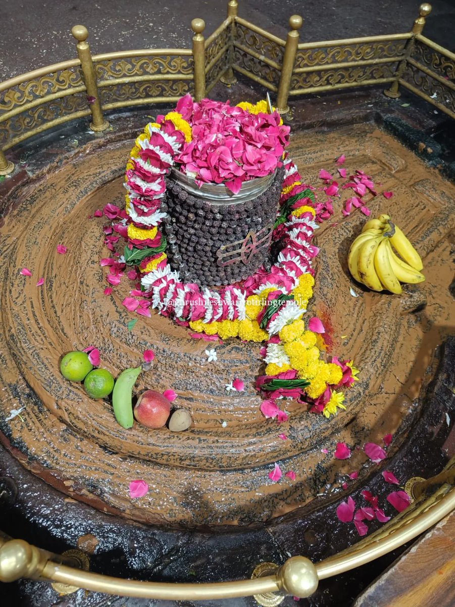 12Jyotirling's tweet photo. श्री घृष्णेश्वर ज्योतिर्लिंग संध्याकालीन आरती श्रृंगार | 15.09.2026 https://t.co/LveIMbICgU
