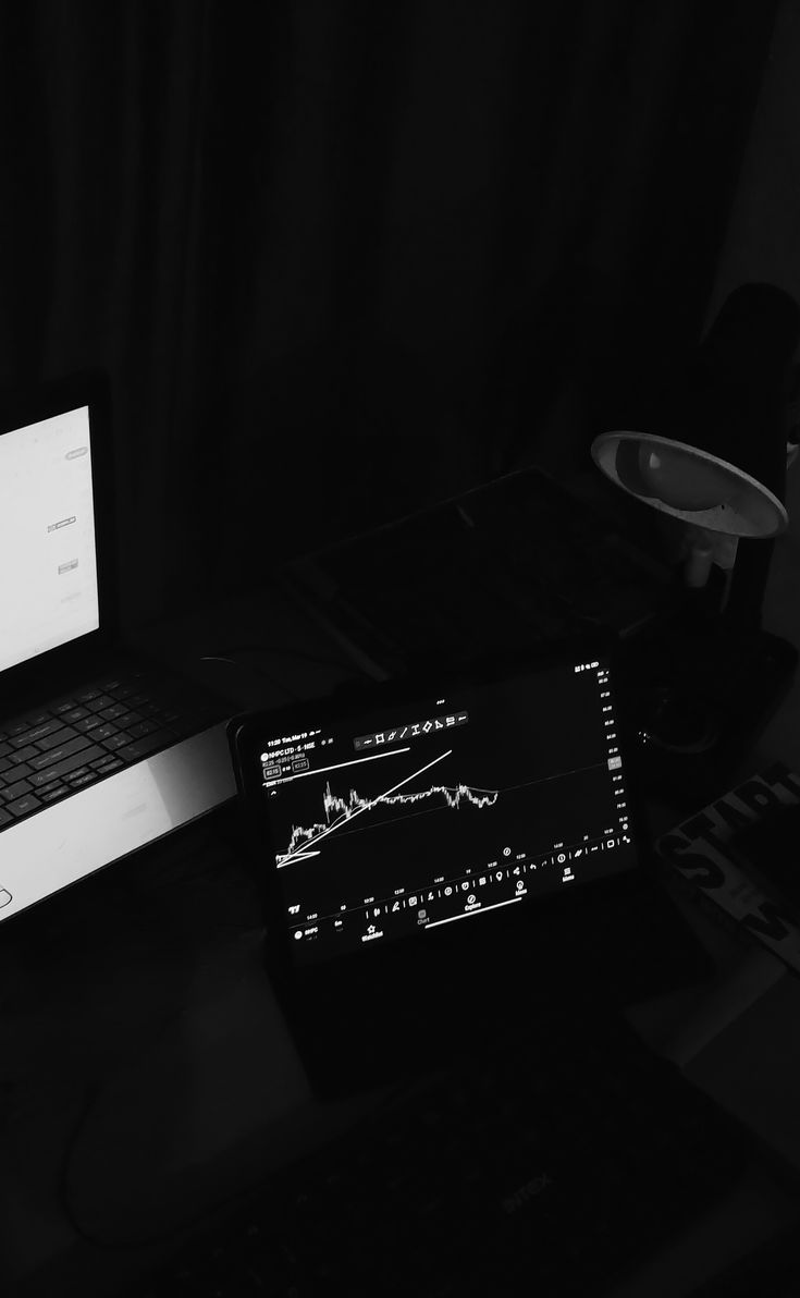 tradewithpaulo's tweet photo. Honest midweek read: this is a risk-off tape, not a crypto story.

An inflation scare turned into a global stock rout, BTC fell with it to $80K, nearly a billion got liquidated. But here’s the one thing I actually care about: it tagged the 50-day line and held. Structure’s bruised, not broken.

What I’d do here, and what I’m doing: nothing heroic. This is the part of the week where I’d rather miss the bottom than catch a falling knife. I size down, I keep cash ready, and I wait for a daily close to tell me which way it resolves.

My tip for a week like this: when crypto’s just following the Nasdaq, you’re not trading Bitcoin anymore, you’re trading risk appetite. So trade smaller, because the moves aren’t yours to predict.

Hold your line. Let the market show its hand first.