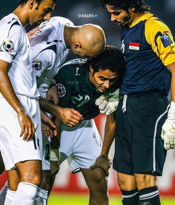 hay23ds's tweet photo. 🚨🗣️ بطل آسيا 2007 'جاسم غلام' يرد على تصريحات ياسر القحطاني:

ياسر يعيش حالة نفسية لا يستطيع الخروج منها، وما زالت المباراة تدور في ذهنه حتى الآن 😰 https://t.co/3WUVM1CRGC