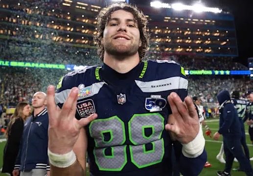 BandoKnowsBall's tweet photo. I wanna see the Barnshow in that Endzone tonight no cap https://t.co/Glo6znh3YO
