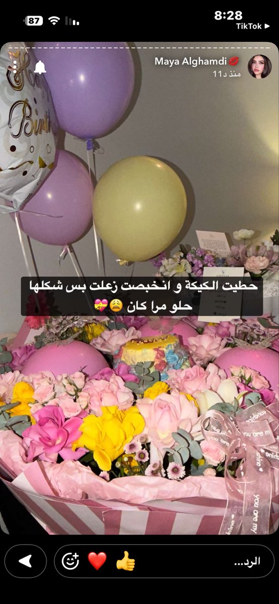 Rahafpxf1's tweet photo. الملكه زعلت عشان كيكتها انخبصت جيبولها تانيه 🏃🏻‍♀️ولا اكلم صطيف عشانه مهوس فيها😭🤣 https://t.co/SsgHig033I