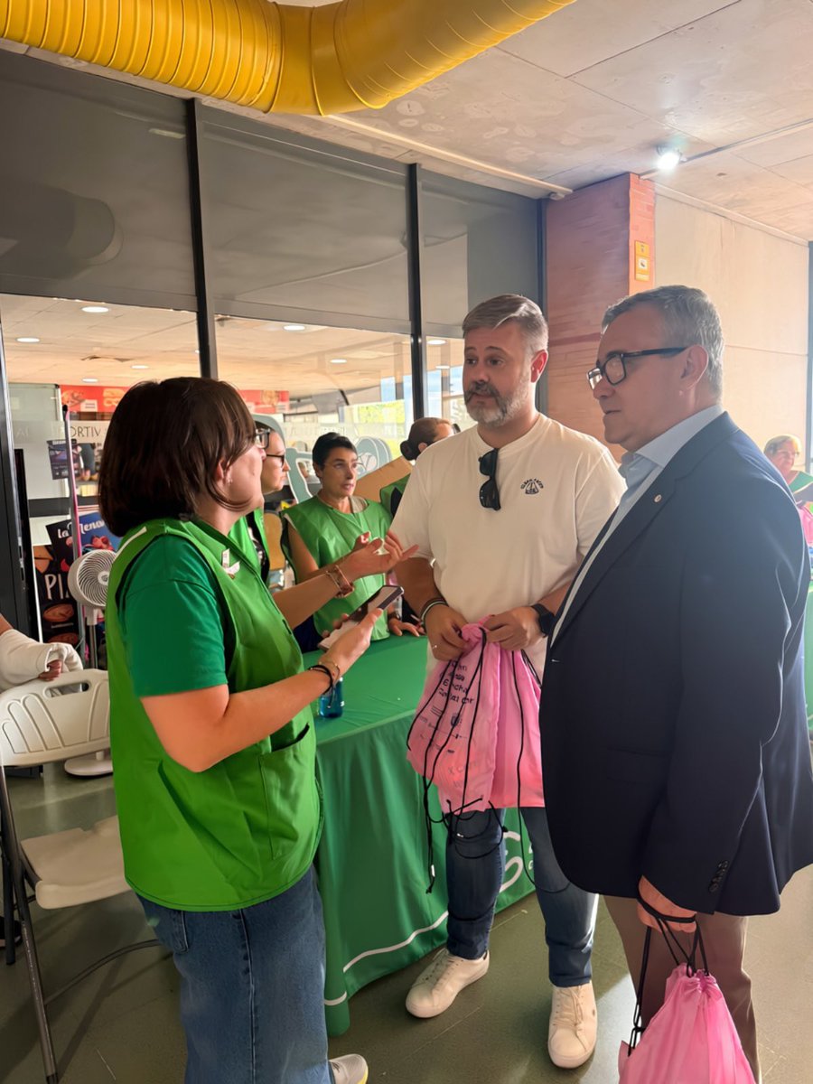 PSOEArganda's tweet photo. 🏃🏻‍♀️🏃🏻‍♂️ Deseando que llegue el domingo para disfrutar de la X Carrera En Marcha Contra el Cáncer organizada por las voluntarias y voluntarios de @ContraCancerMAD de #Arganda 

Si no te has inscrito, hazlo ya‼️💚

👉🏻 https://t.co/0bBSQeQr07 https://t.co/RZOLPysn0o