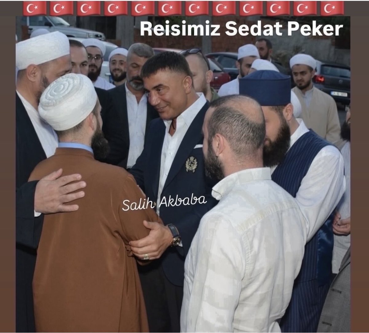 SalihAkbaba25's tweet photo. HAKLILIĞINIZI DEĞİLDE 
GÖNÜL KIRMAMAYI ÜSTÜNLÜK BİLİN
KIYMETLİ REİSİMİZ SEDAT PEKER 
BİR UMUTTUR YAŞAMAK 
@sedat_peker https://t.co/hUMzs9fl1Y
