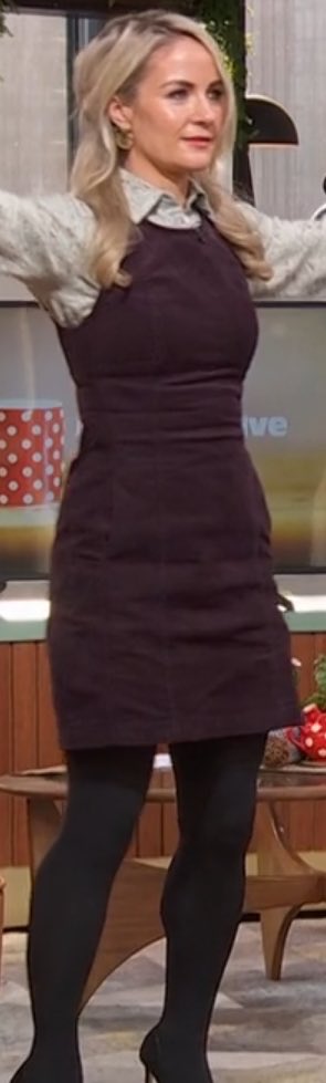 devioustrain's tweet photo. Holly Hamilton #blacktights https://t.co/st4QWl93gd