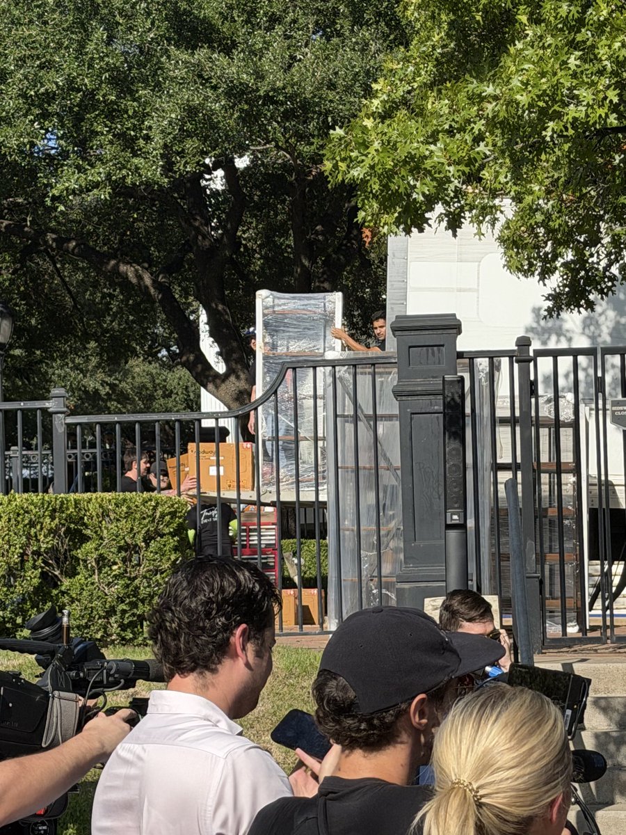 ZephCapo's tweet photo. @GinaHinojosaTX At least he already contracted with the moving trucks! https://t.co/MfqJtU8LBg