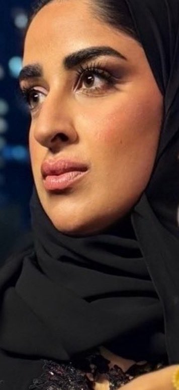 rymlshry244971's tweet photo. @MeeraZayed قاعده تتشمشم الفريسه قبل تقضي عليها https://t.co/ZcBWxMOzqK