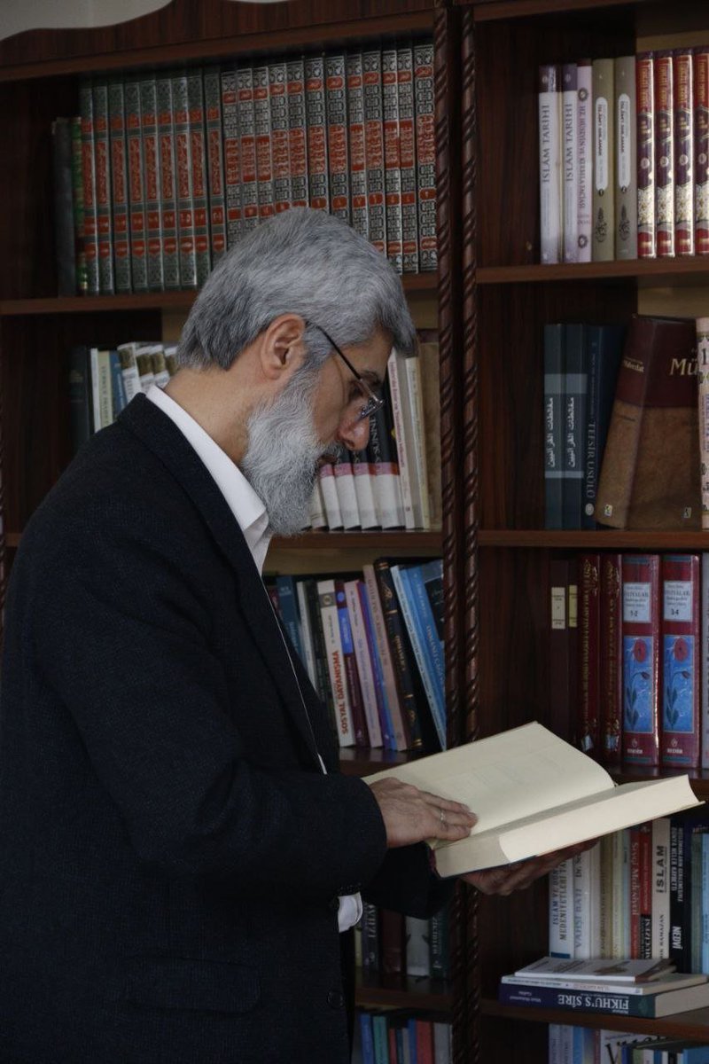 mmeryemce_'s tweet photo. Siz hiç ömrünü insanlara İslami dersler vererek, onları hakikate davet ederek geçiren suç örgütü lideri gördünüz mü?

SuçDeğil SusDosyası
SuçÖrgütü IftirasınaCevap
FurkanHareketi Tertemizdir
MasumiyetKarinesi GaspEdildi https://t.co/q9TNK8VIqh