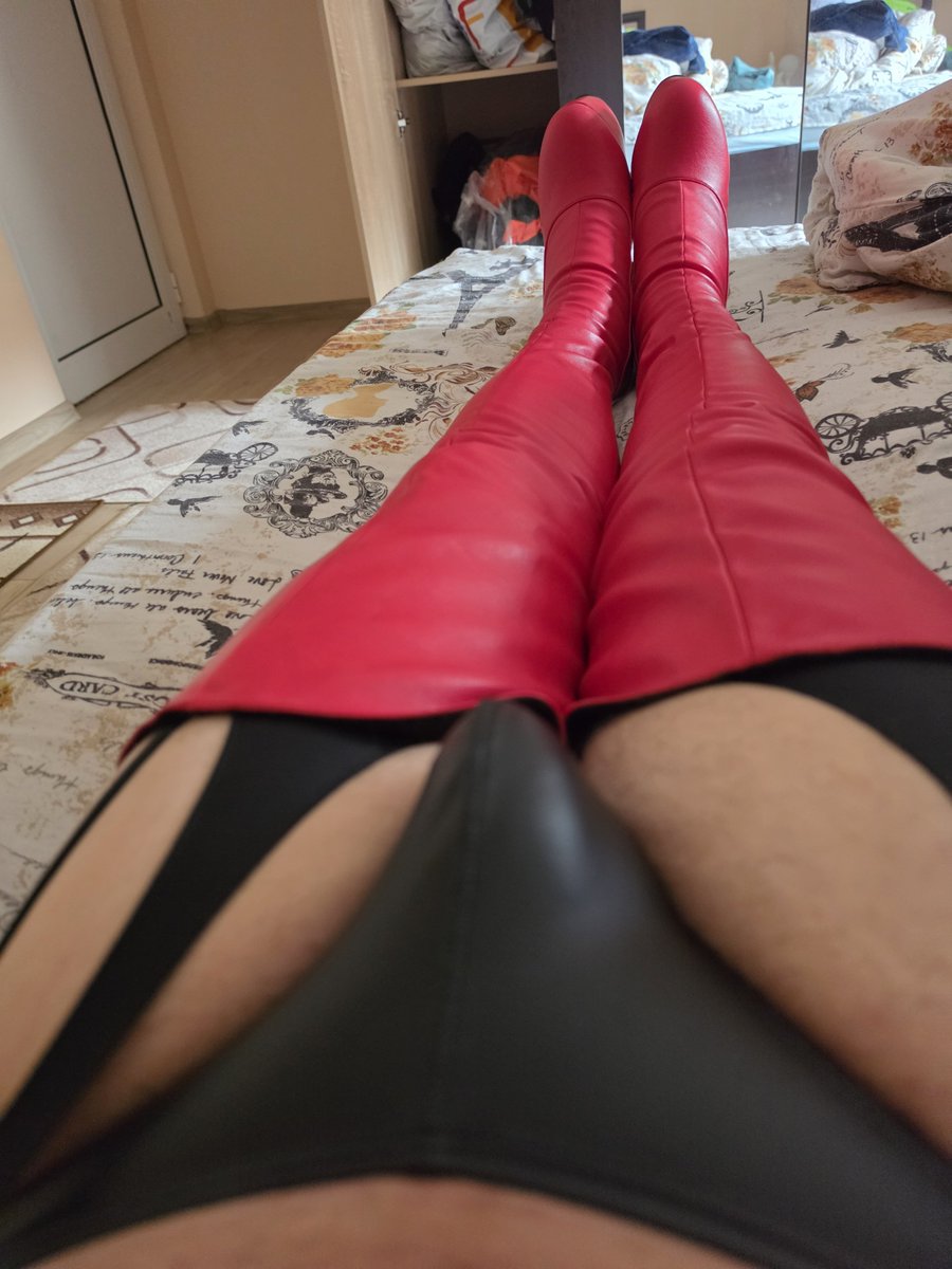 Aloa795616's tweet photo. @BootGoddessesPR @MistressLuna_ https://t.co/jBY2vZqtGV