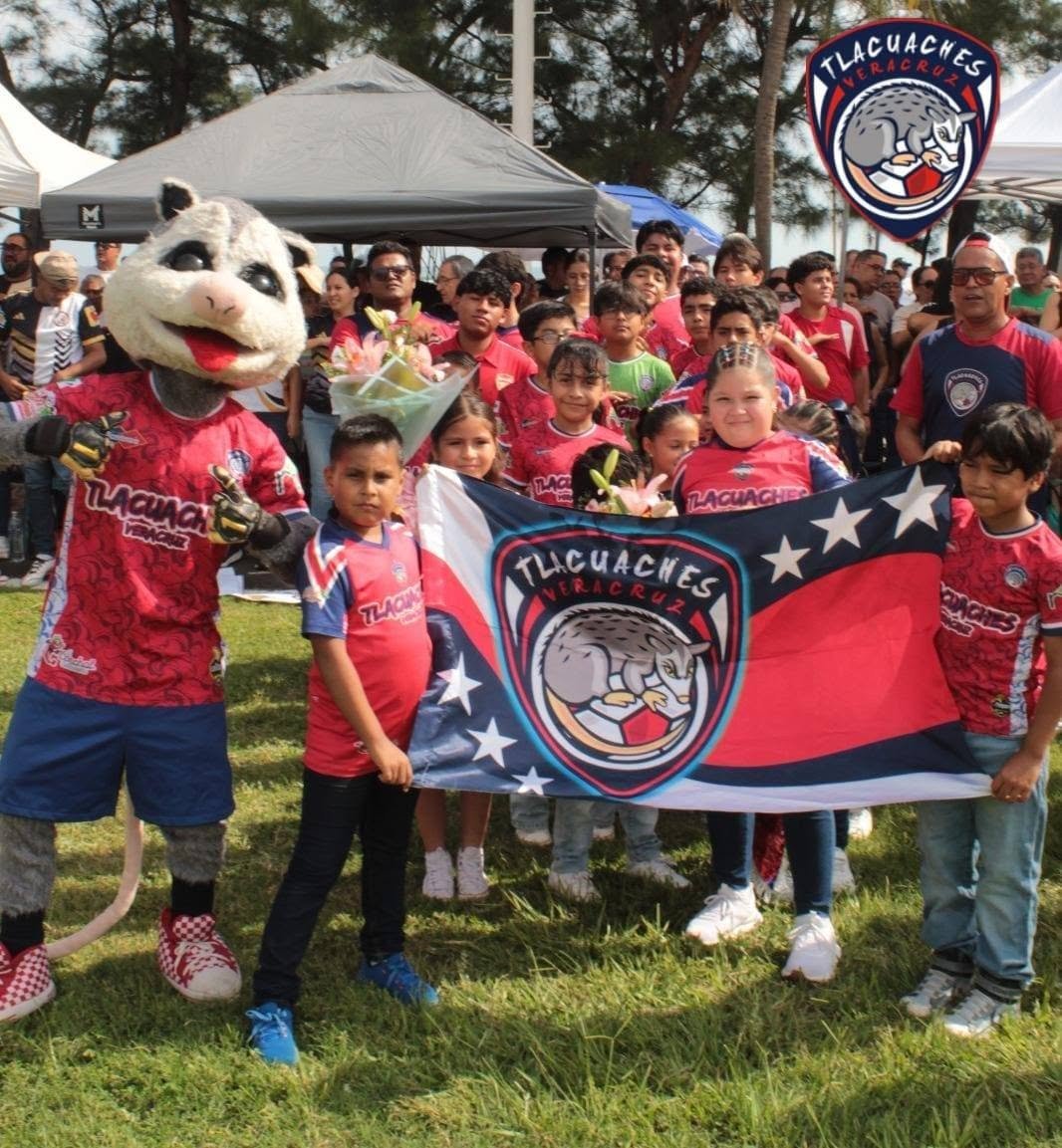 ParaComentarse's tweet photo. La escuela de @TlacuachesVer participará en la temporada 2026-2027 de la @LigaPirataFte con dos categorías, en la Infantil B y la Juvenil B
https://t.co/vxf0S21H94
#veracruz #bocadelrio #futbolamateur #Tlacuaches @Jorge_Tiburon @ParaComentarse https://t.co/3acNUrm5Pa