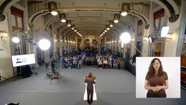 Lizgottik's tweet photo. Que diminuta presidenta… con A de asqueante 🤭 https://t.co/yeacR9P8qD