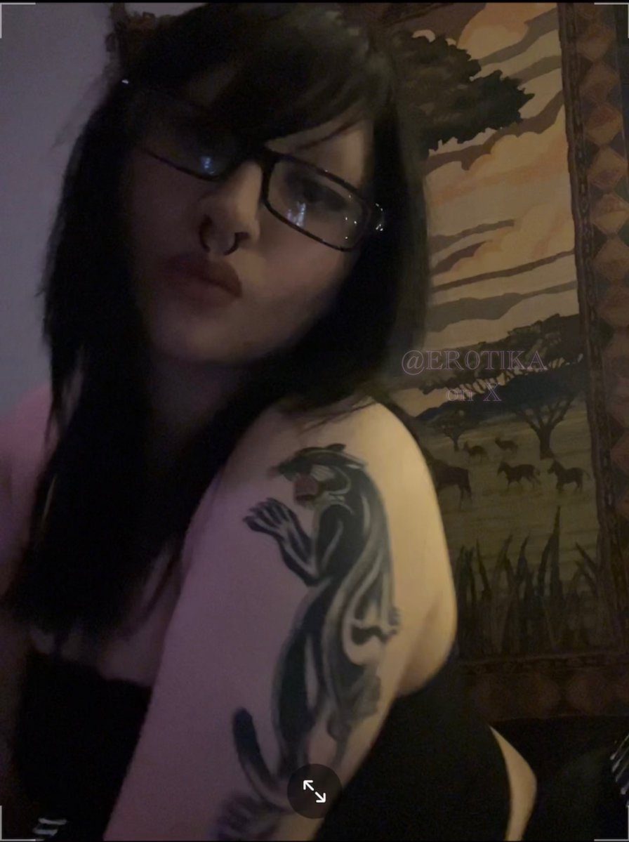ER0TlKA's tweet photo. i know who i am 💋

findom finsub paypig goth altdomme https://t.co/aXhcJ5tHat