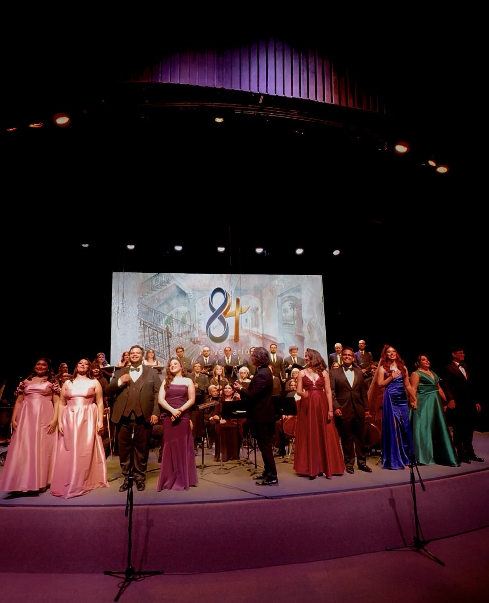 denacamarena's tweet photo. La música, el talento y la emoción engalanaron la celebración del 84 aniversario de nuestra Universidad de Sonora con la Gala Operística Conmemorativa, una noche que reafirma el valor del arte y la cultura en la vida universitaria. https://t.co/AOR83n0I7b