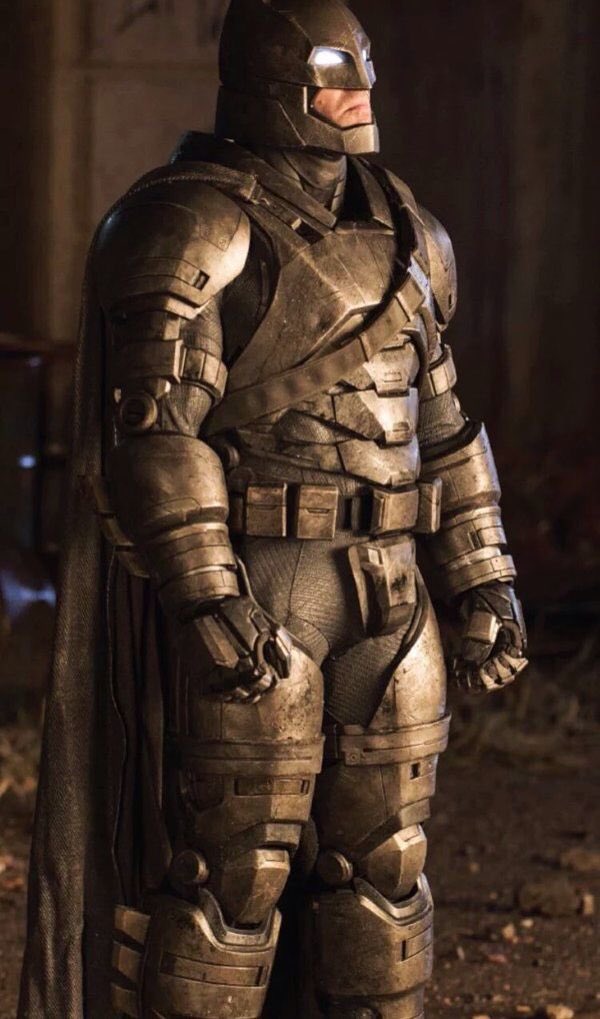 mandevil23edits's tweet photo. @Cup0fRam3nDK agreed. the armor suit looked so accurate from the dark knight returns comic run. https://t.co/wglZ71kHRN