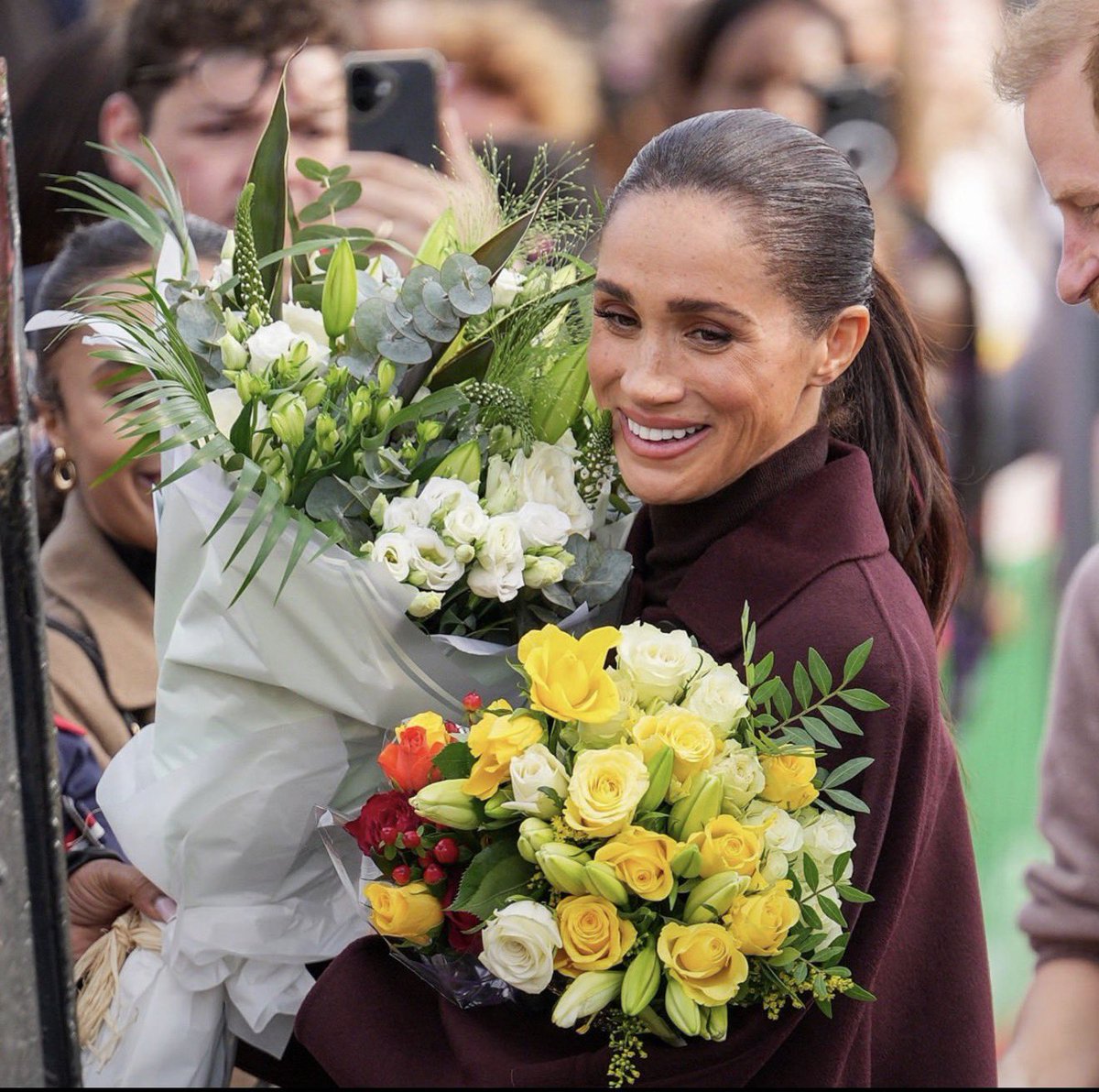 Foxybrowning's tweet photo. A Big Shoutout to Nottingham. Thank you for opening up your arms and hearts to welcome the Duke and Duchess of Sussex. I love the African Mamas who came out aloud and proud with their traditional song, Sussexes worked that crowd like a pro, I loved when Harry was talking to a group of children telling them now his son Prince Archie hates maths. The reunion with the Hub Community Women that really touch my heart, Meghan interacted with some of young people and just being so relatable and their loved being her company. Let’s talk about the flowers 💐 guys, the bouquets were absolutely beautiful. What a fantastic day for all. I hope everyone that met the Sussexes had a wonderful day and great memories. Thank you again to the City of Nottingham 👏🏽👏🏽👏🏽