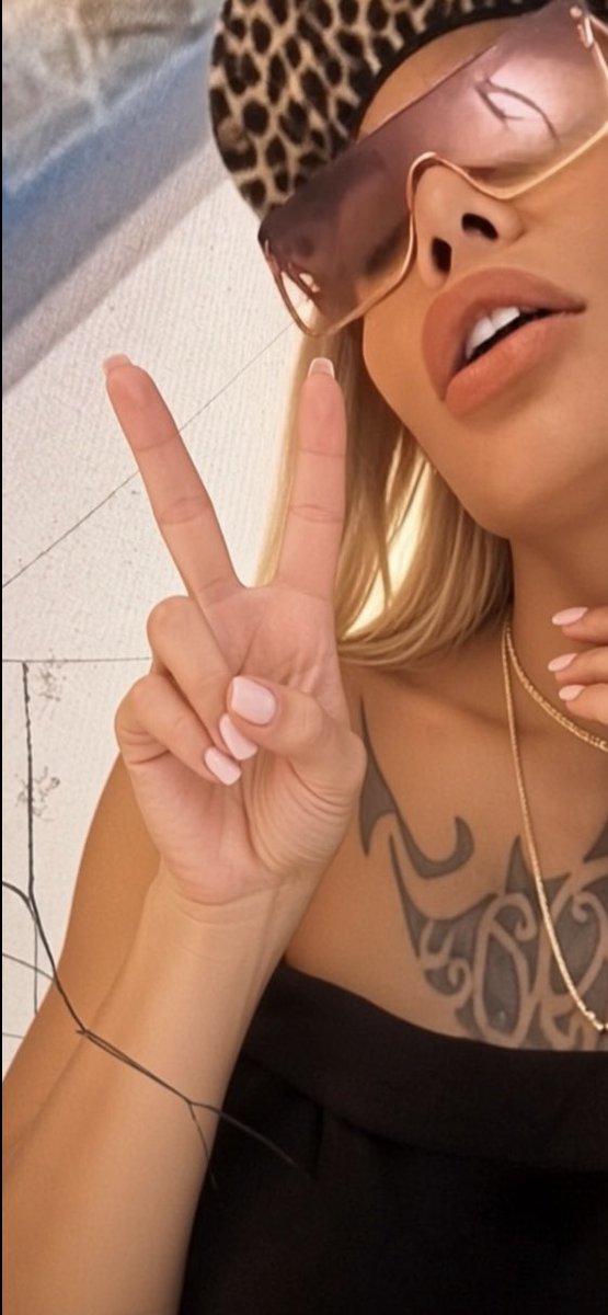 TSPLEASUREvpdf's tweet photo. Any guys want to date a beautiful trans 
Say hi https://t.co/X6Re1Hki4q