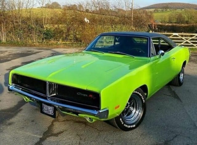 RandyDa25687858's tweet photo. *
* *
Would you Drive it , , , or Sell it ? ? ?  🤔

..~R/T~..     🧐 https://t.co/WNk4C7KhZf