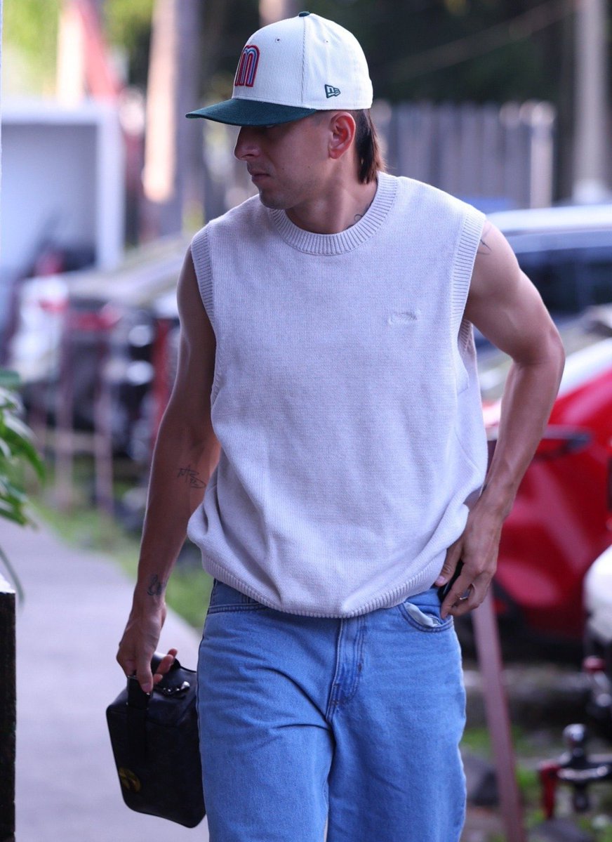 yiyiga23 tweet picture