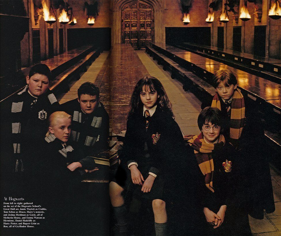 portalpotterbr's tweet photo. Fotos promocionais tiradas para o lançamento do filme Harry Potter e a Pedra Filosofal, 2001. https://t.co/AAhAc7r0BW