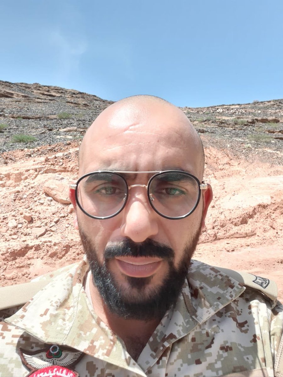 alsbah_anzh's tweet photo. صورة الشهيد البطل العريف
محمد فرحان الشريد الميهوبي السبيعي العنزي 
رحمه الله تعالى وغفر له 
أبو ريان 
من منسوبي وزارة الحرس الوطني السعودي 
من شهداء الواحب في الحد الجنوبي
من النغيمش من العليان من المواهيب من قبيلة السبعة من عنزه 
🇸🇦هنيئا لبلادنا برجالها الأبطال🇸🇦 https://t.co/Xj8wDFoxPF