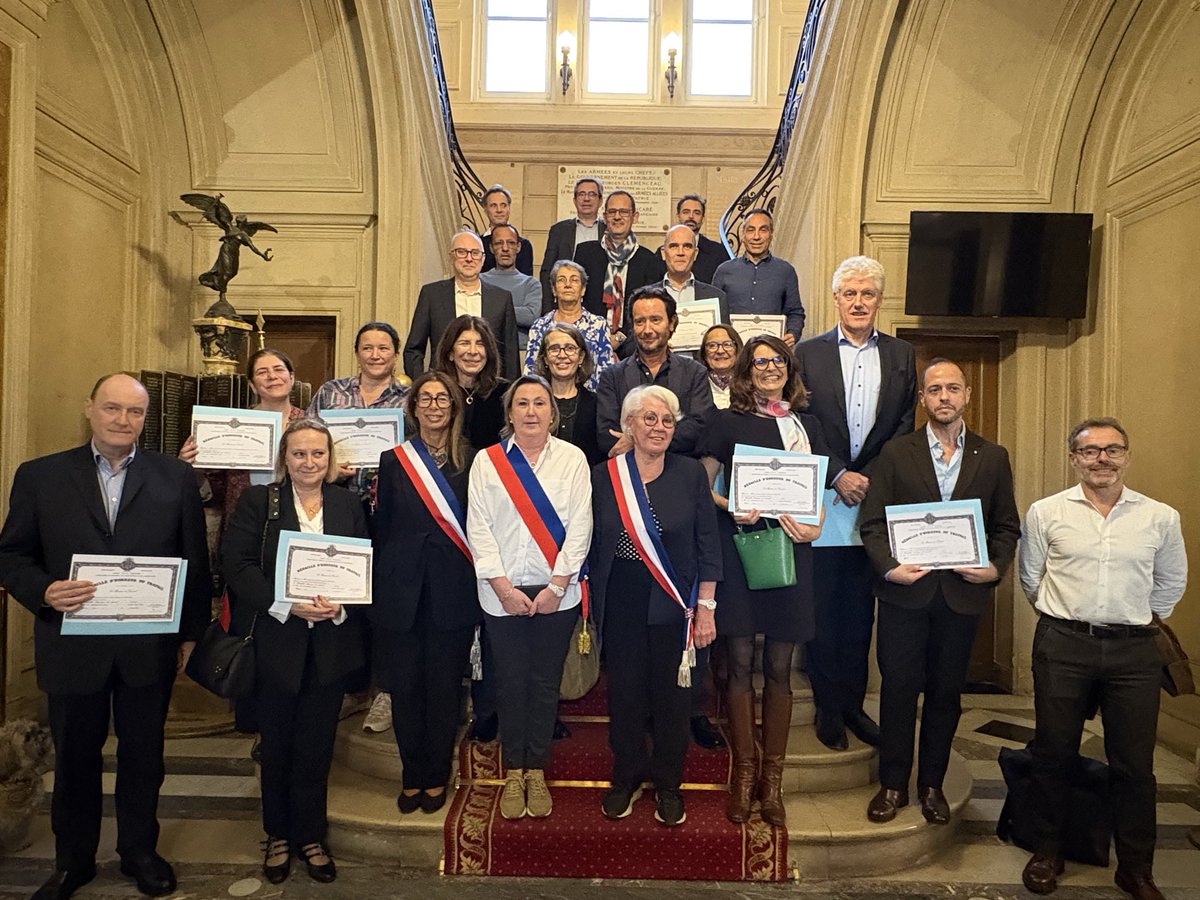 mairie7's tweet photo. #Medailledutravail 🥇🥈🥉 
A la @mairie7 ce soir, remise des diplômes du travail à la promotion de juillet 2026 #Paris7
Félicitations aux médaillés pour leur engagement, leur dévouement d’une vie ! Et Merci pour ce moment de partage et de convivialité.
#reconnaissance https://t.co/ZySlIL08N3