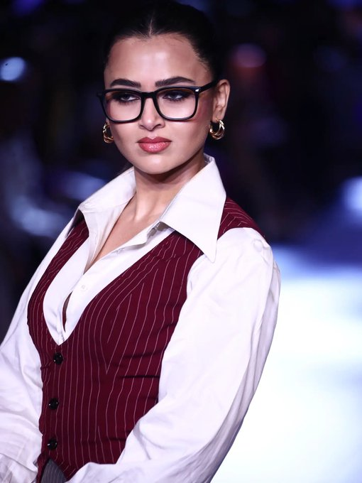 cinemascoop3's tweet photo. Tejasswi Prakash 🤍🩶❤️

#Tejasswi #TejasswiPrakash https://t.co/WQEOjPJpA3
