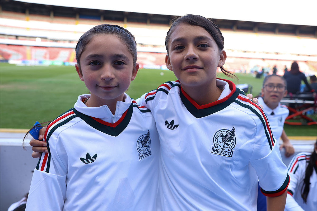 FMF's tweet photo. Desde la FMF las felicitamos, tengan por seguro que seguiremos trabajando por el desarrollo del futbol escolar.

¡Felicidades, campeonas! ⚽

#MundialitoEscolar2026 https://t.co/Xfzl8Iz1Pi