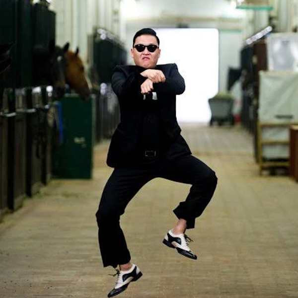 interesting_aIl's tweet photo. Reminder that “Gangnam Style” was the first YouTube video ever to reach 1 billion views

PSY hit the milestone on December 21, 2012 https://t.co/BMIQ7kXMR2