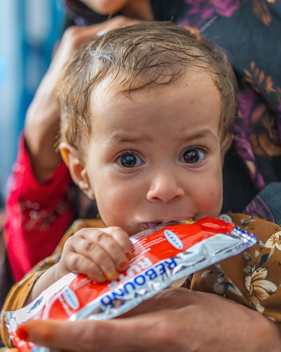 unicefturk's tweet photo. Yetersiz beslenme; çocukların en kritik gelişim döneminde ihtiyaç duyduğu besinlerden mahrum kalmasına neden oluyor. UNICEF'in de katkısıyla 2012'den bugüne, yetersiz beslenen çocukların sayısı 8 milyon daha az.

Şimdi sen de bağış yap. 

https://t.co/W6e6QG9J13 https://t.co/Ir0kPxQC3y