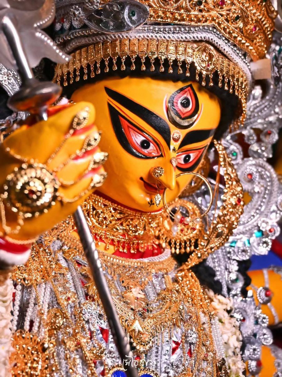 deb_Akkian's tweet photo. #Kolkata ❤️🥹
#Durgapuja
Must visit once in a lifetime 🙏🏻🎆
#celebration #Navratri https://t.co/Uv50X1Wl5L
